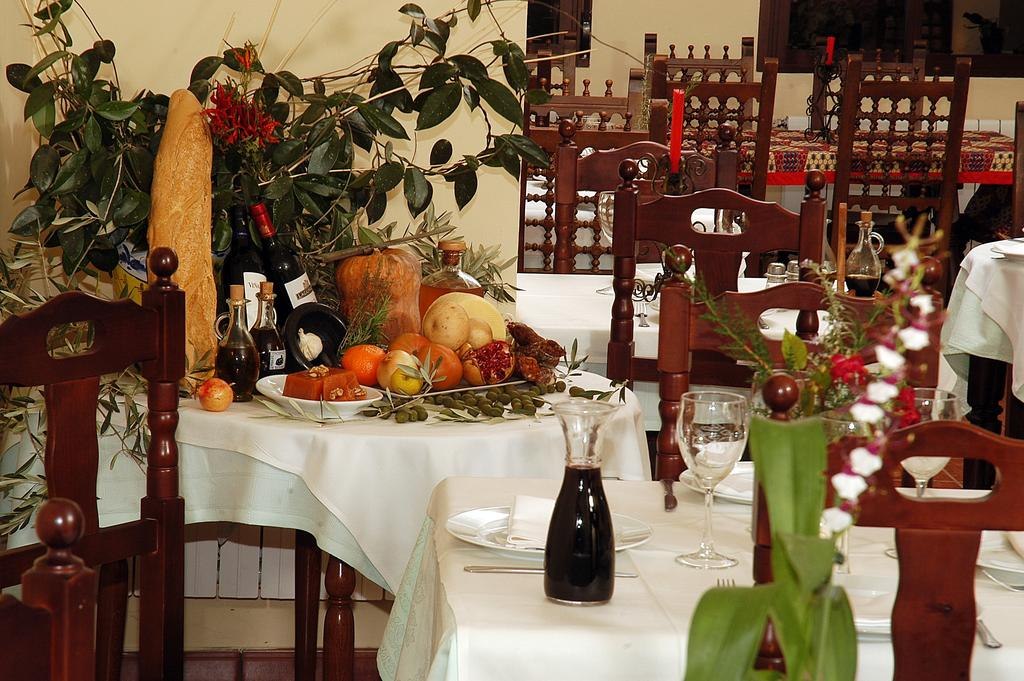 Mesa preparada en el restaurante de Las Cañadillas