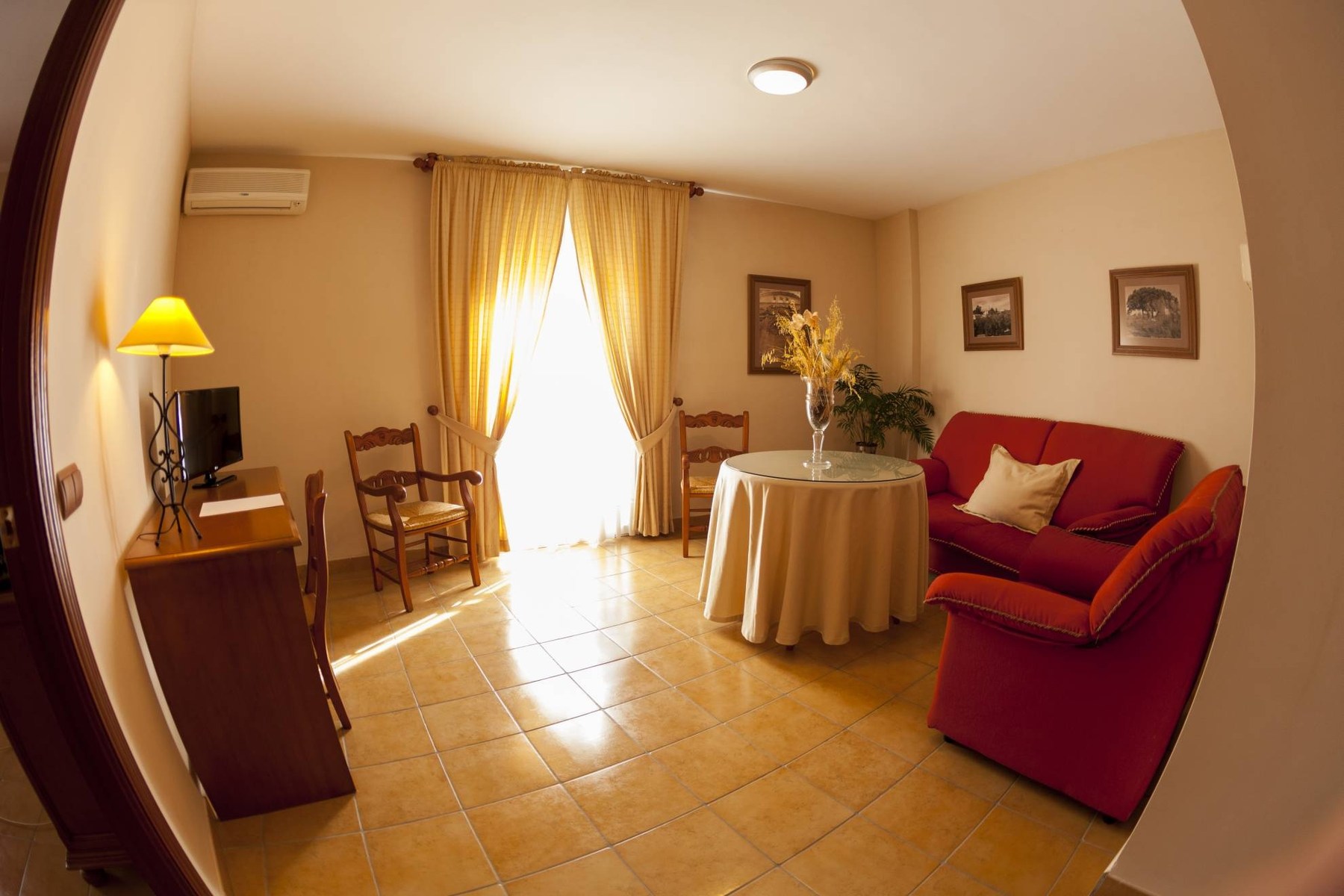 Sala de estar de una habitación de Paraje La Lambra