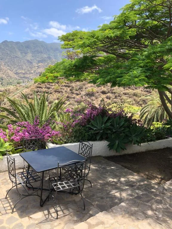 Terraza ajardinada de Casa Rural Pajaritos