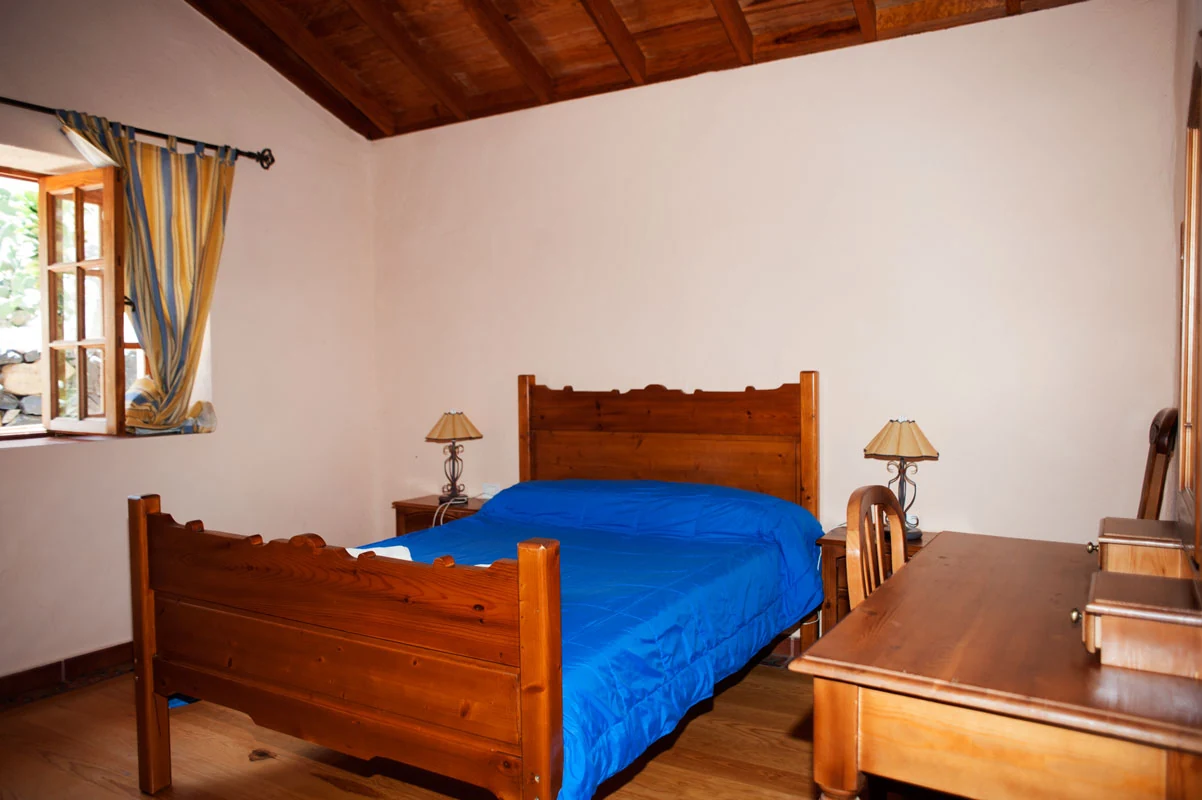 Dormitorio doble en Casa Risco Padrón