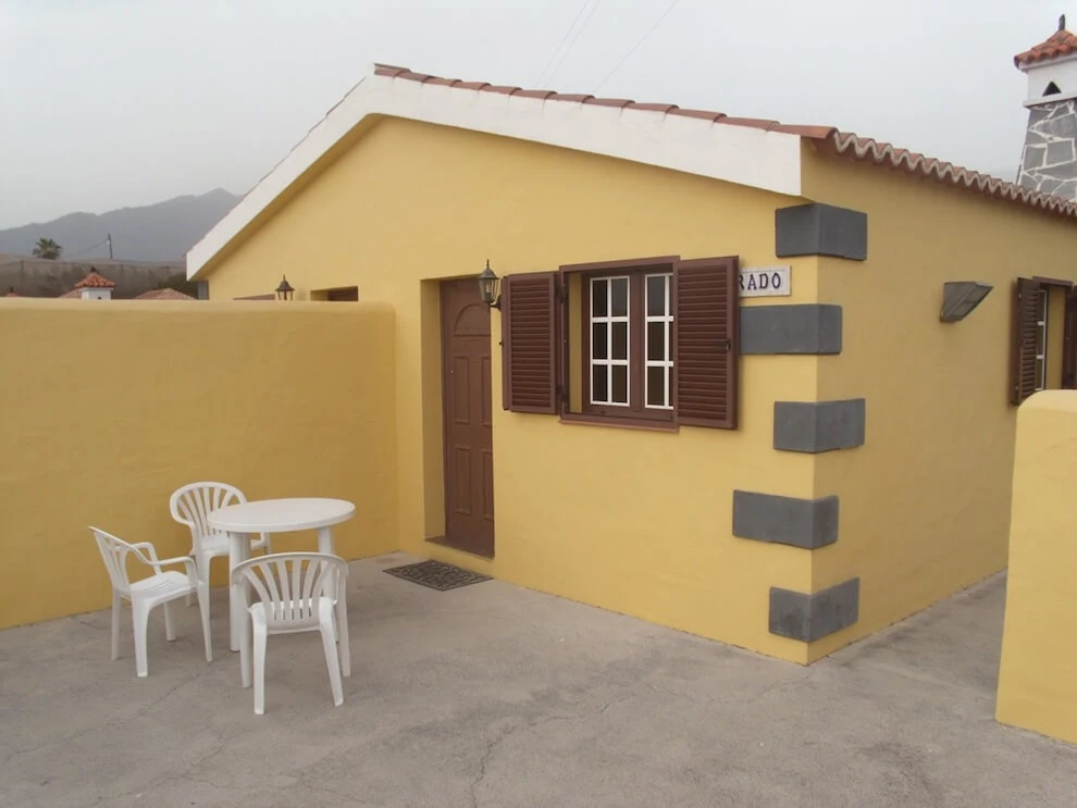 Terraza exterior de Casa Conrado junto a la vivienda.