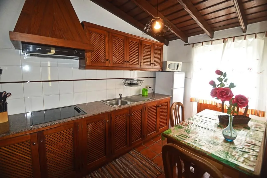 Cocina equipada y comedor