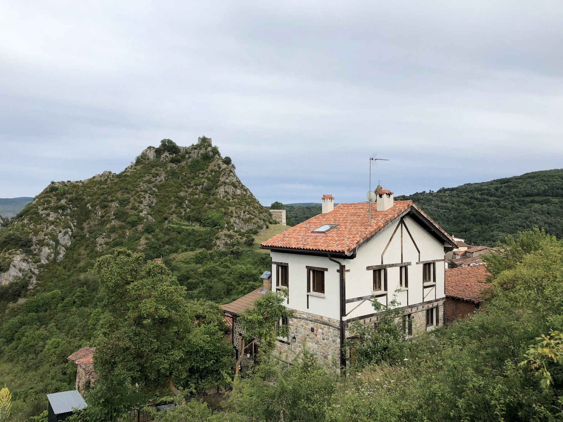 Vista exterior de Casa Rural Arruti en la ladera