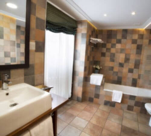 Baño de una habitación · Hotel Duques de Nájera, Nájera