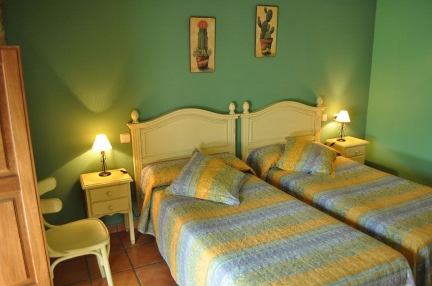 Habitación verde del hostal La Cuculla