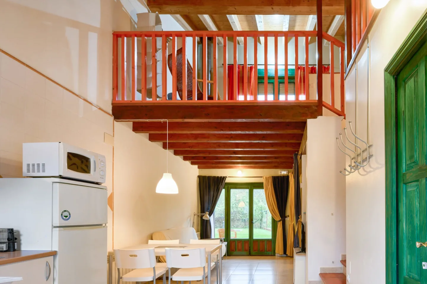 Salón y comedor de un apartamento de La Peinada