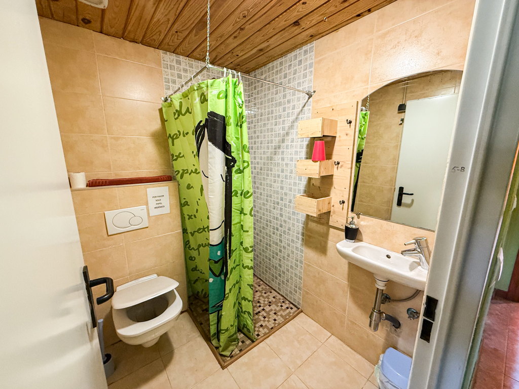 Baño del Albergue El Campelín