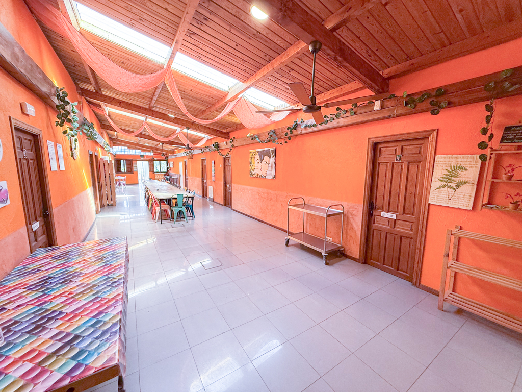 Sala polivalente del Albergue El Campelín