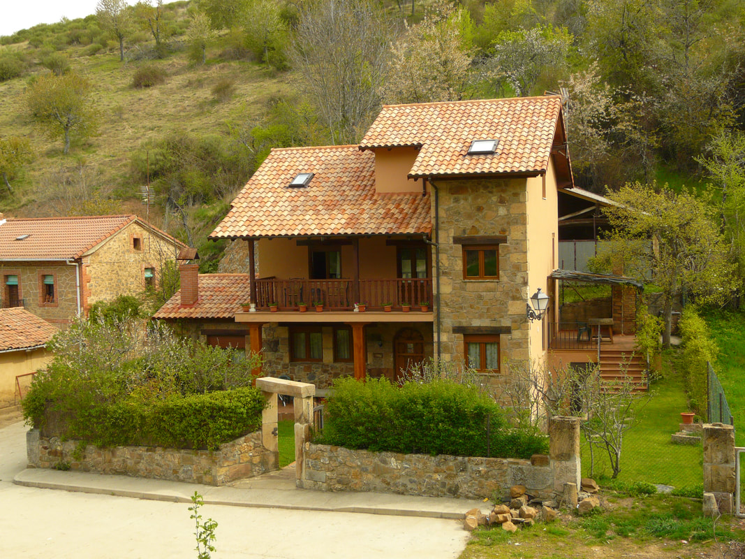 Fachada de Casa Rioloseros en Villacorta