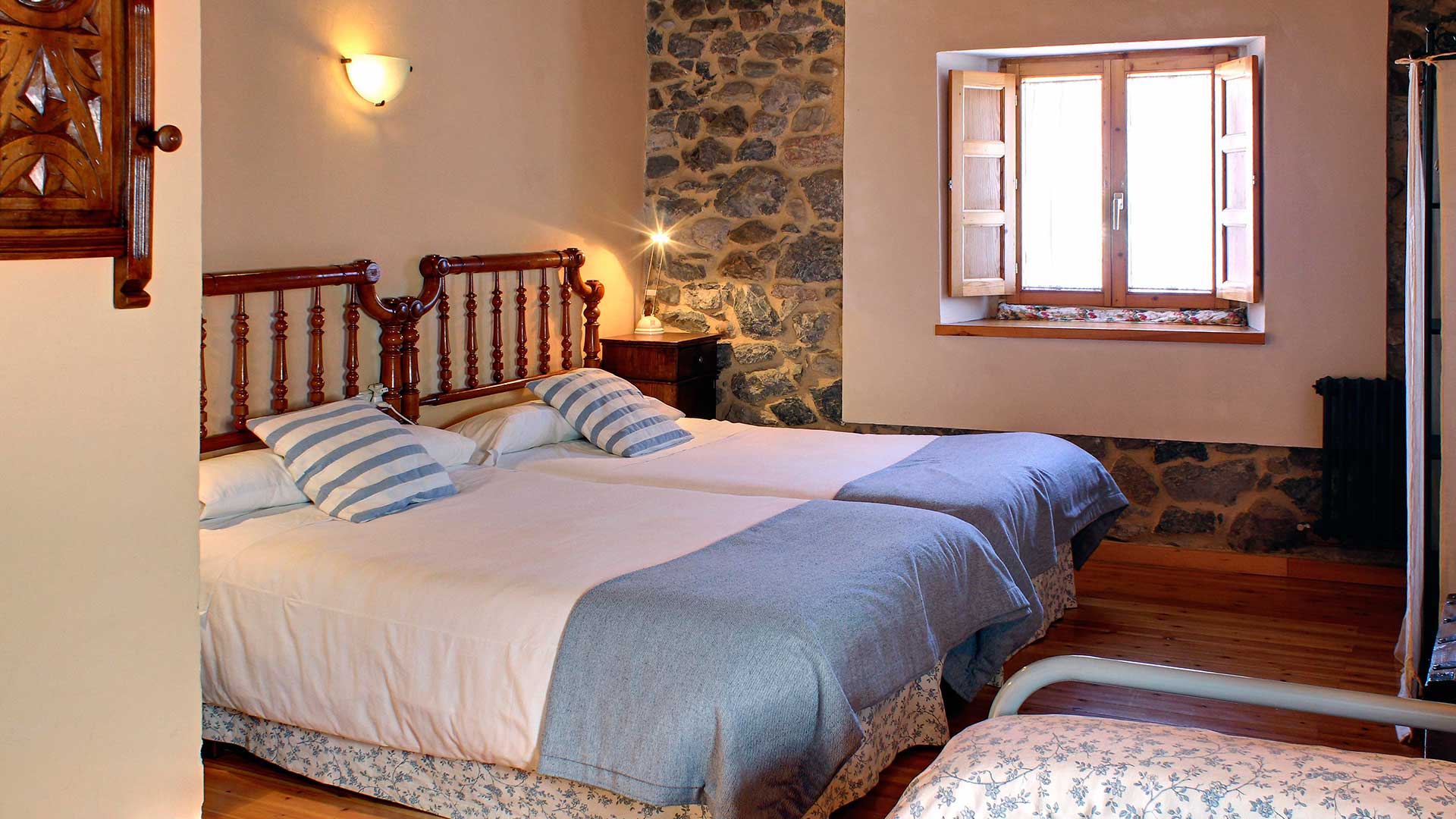 Dormitorio con dos camas de Casa Susarón
