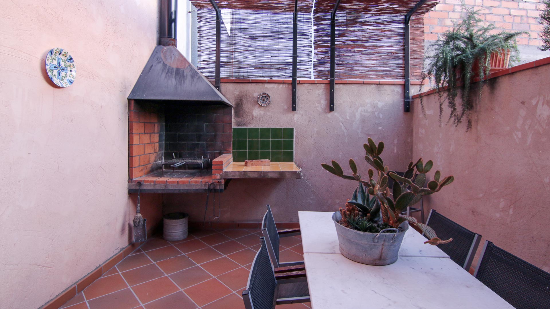 Terraza y barbacoa de Cal Menut