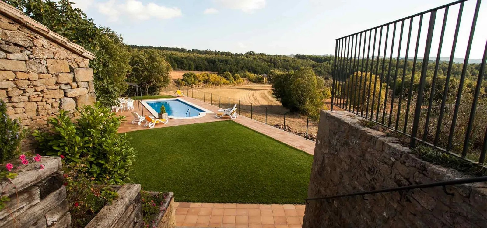 Jardín y piscina de Cal Tristany