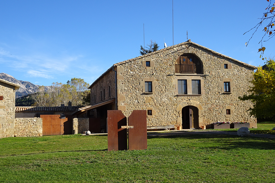 Fachada de la casa La Salada en Lladurs