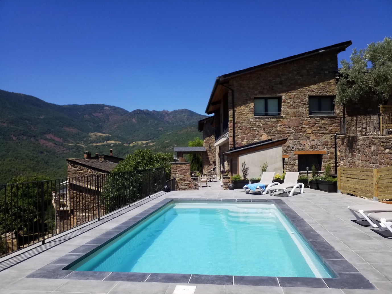 Piscina exterior de Les Flors