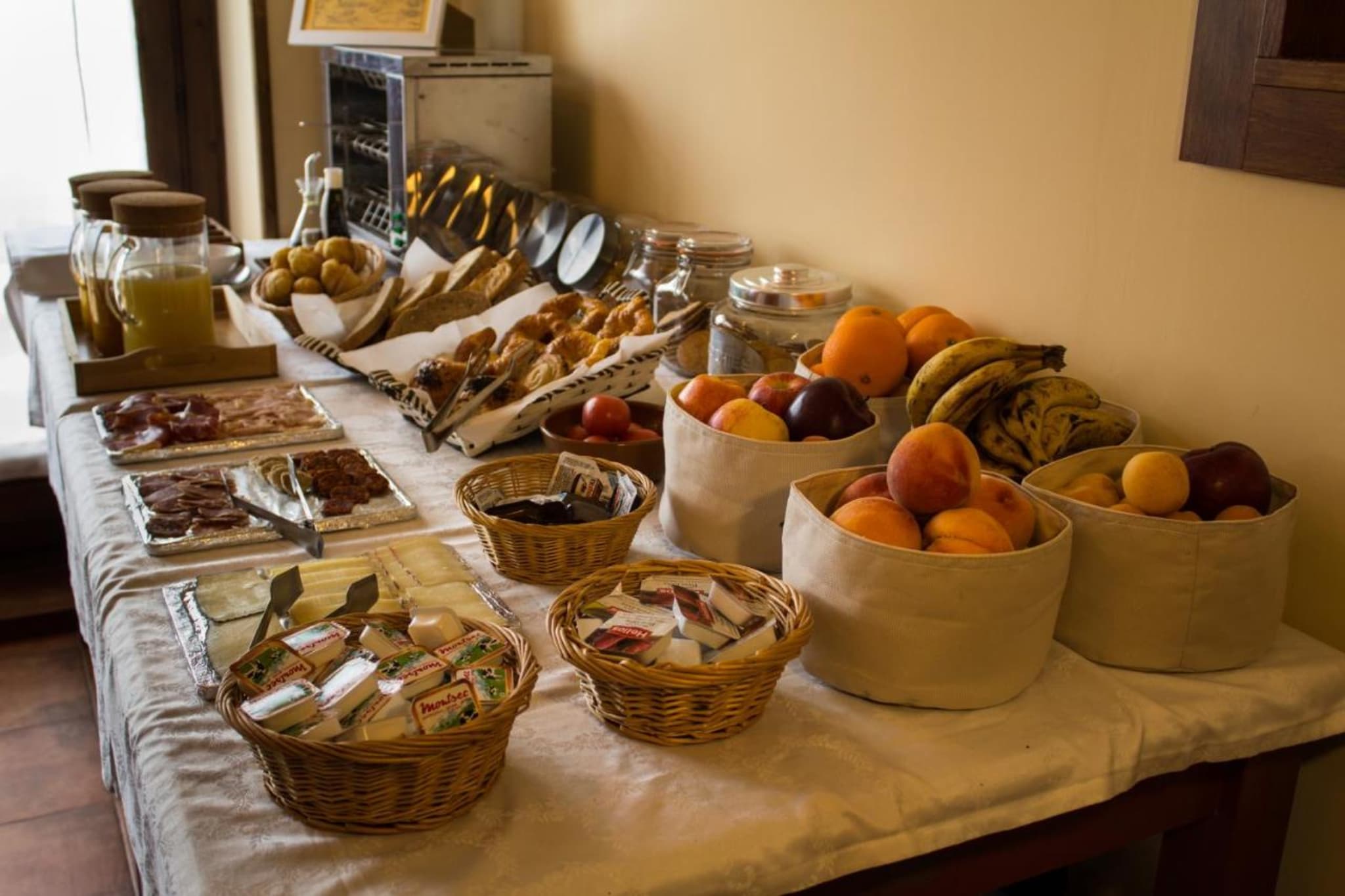 Desayuno servido en Tierras de Arán