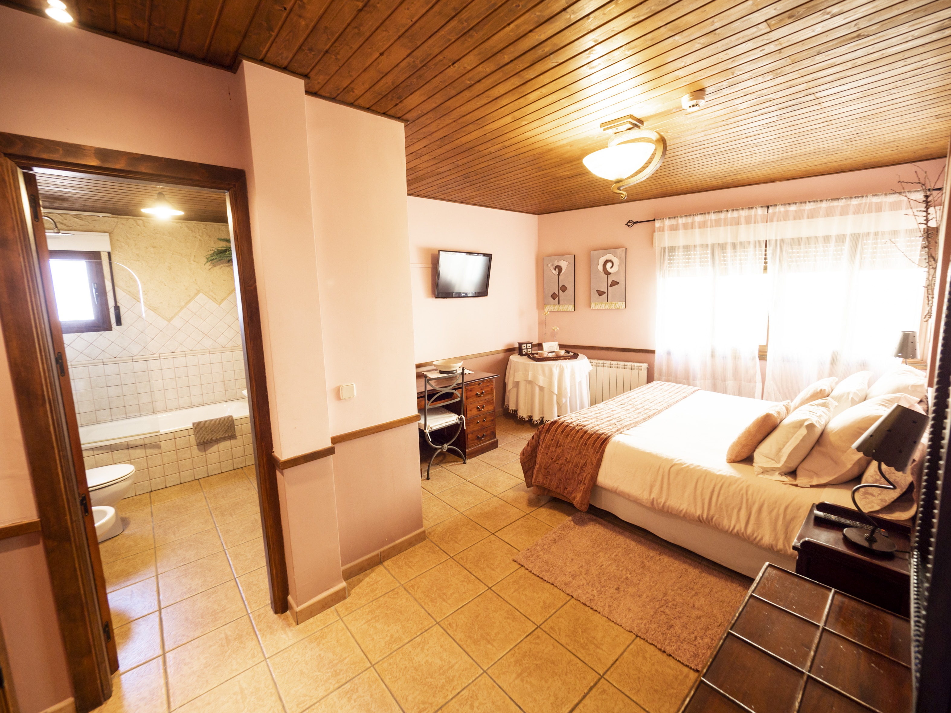 Habitación con zona de estar de Posada El Campanario