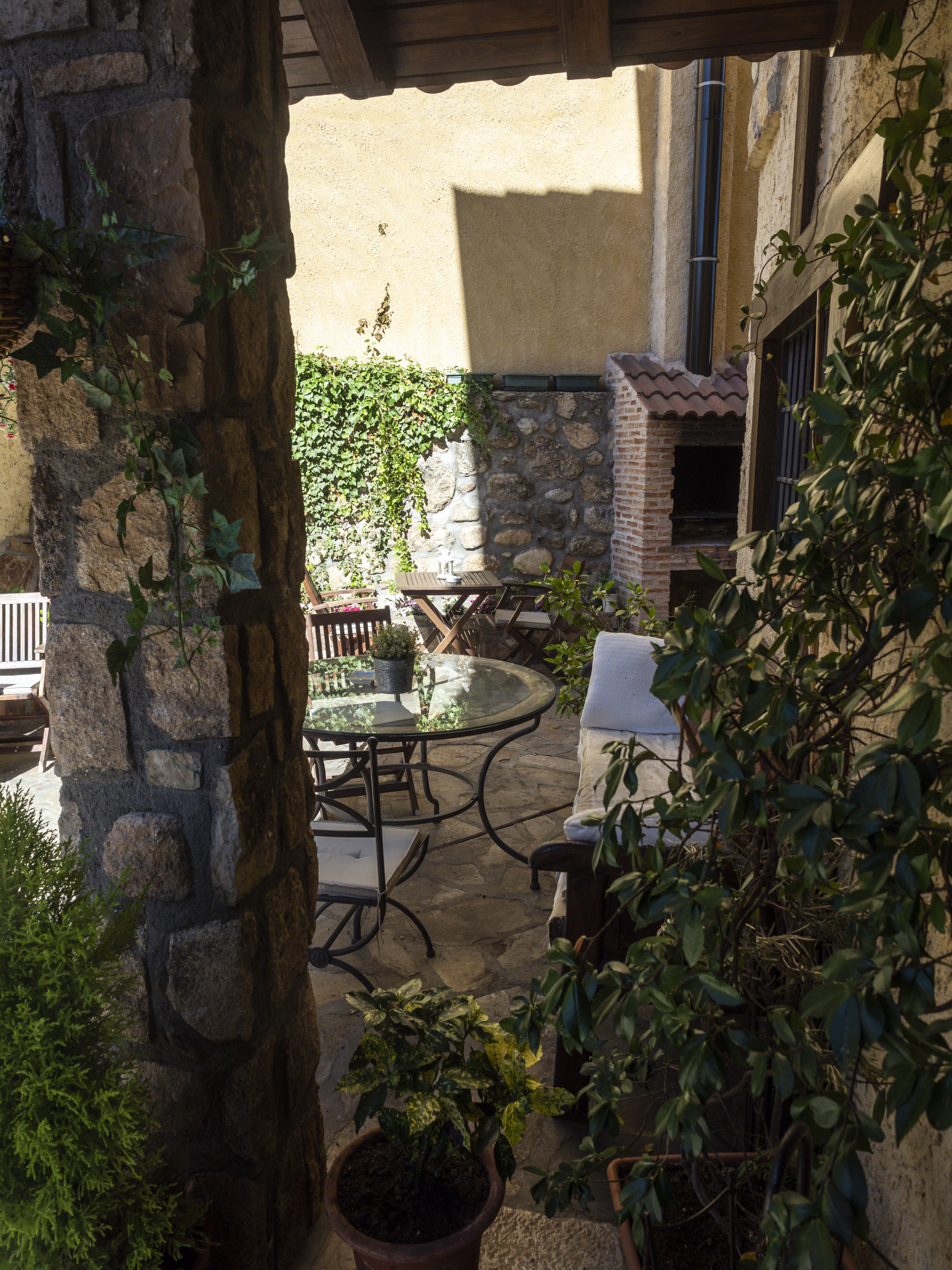 Patio de Posada El Campanario