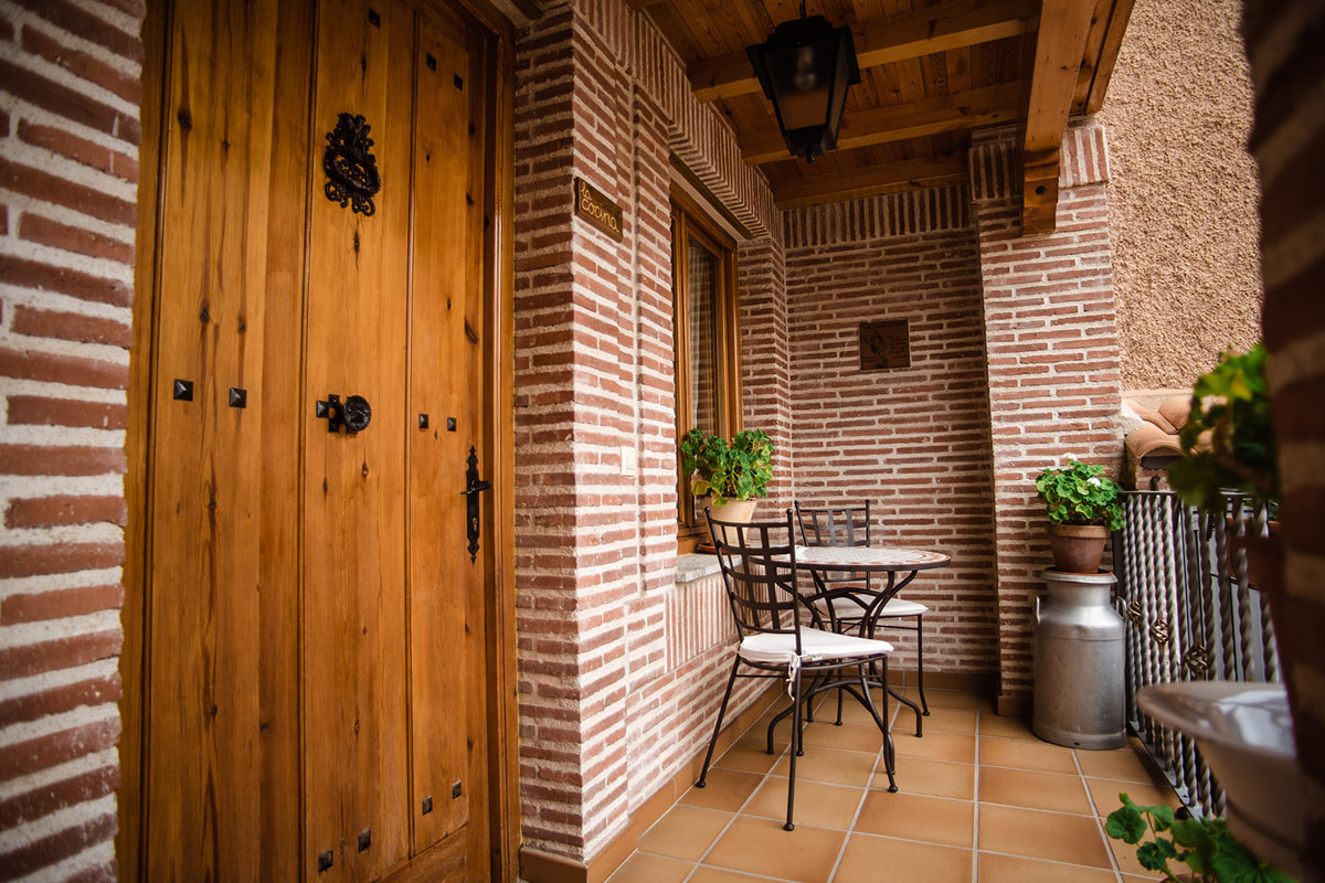 Acceso a uno de los apartamentos de La Aldaba