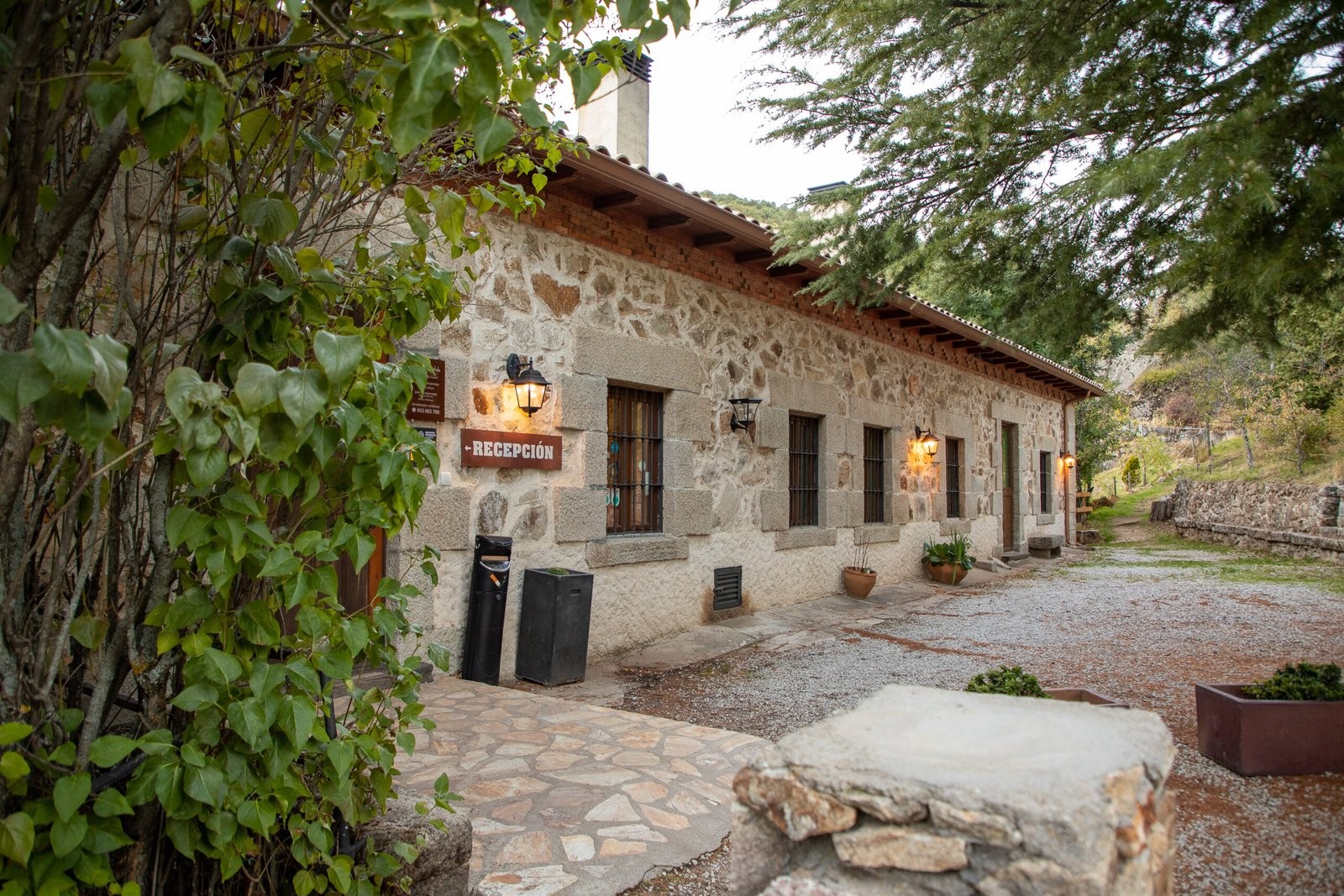 Fachada de Posada Rural Peña Pintada en Cercedilla