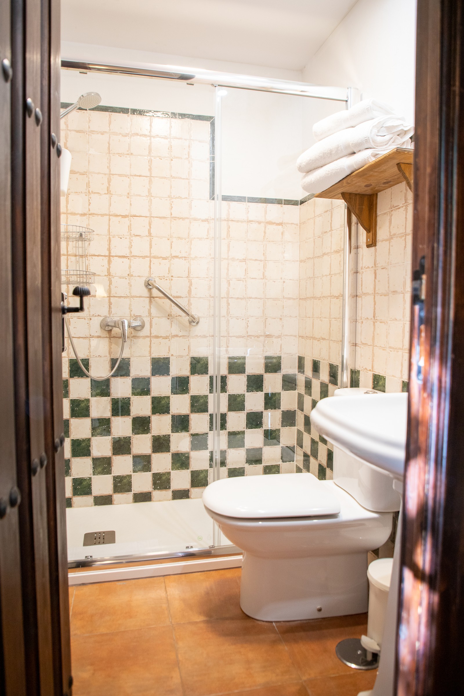 Baño de una habitación de Posada Peña Pintada