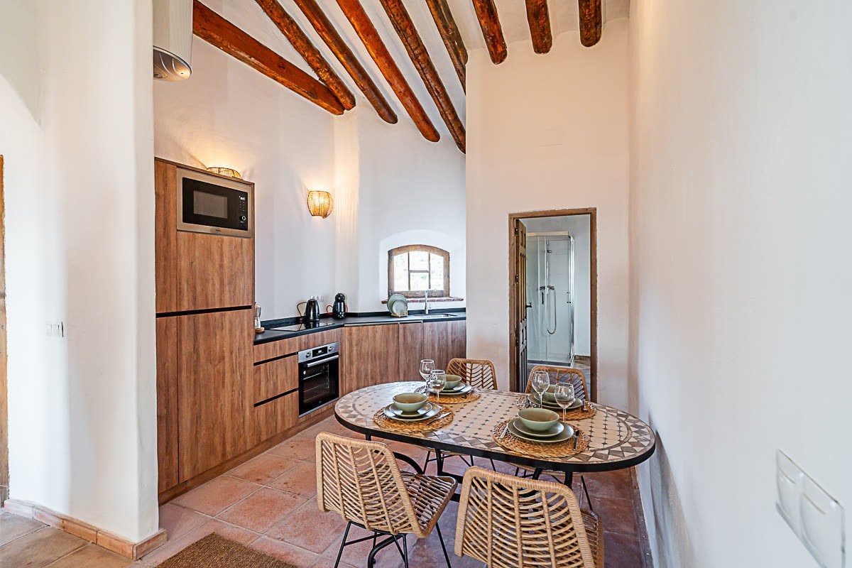 Cocina y comedor de un cottage de Finca Cantueso