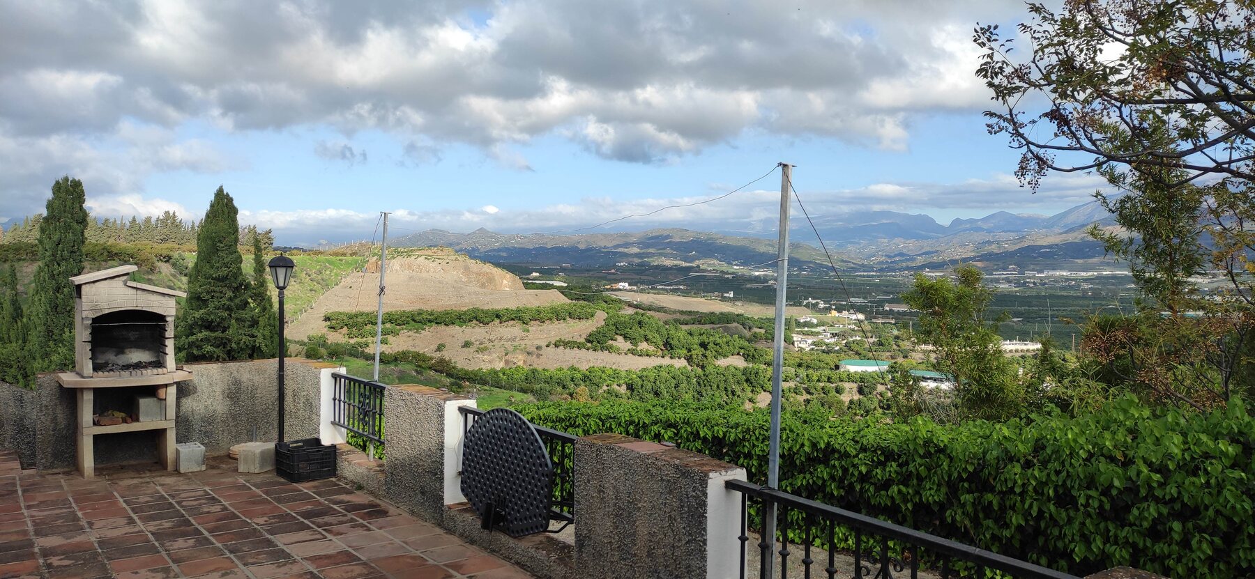 Barbacoa y vistas de Casa Rural Bellavista