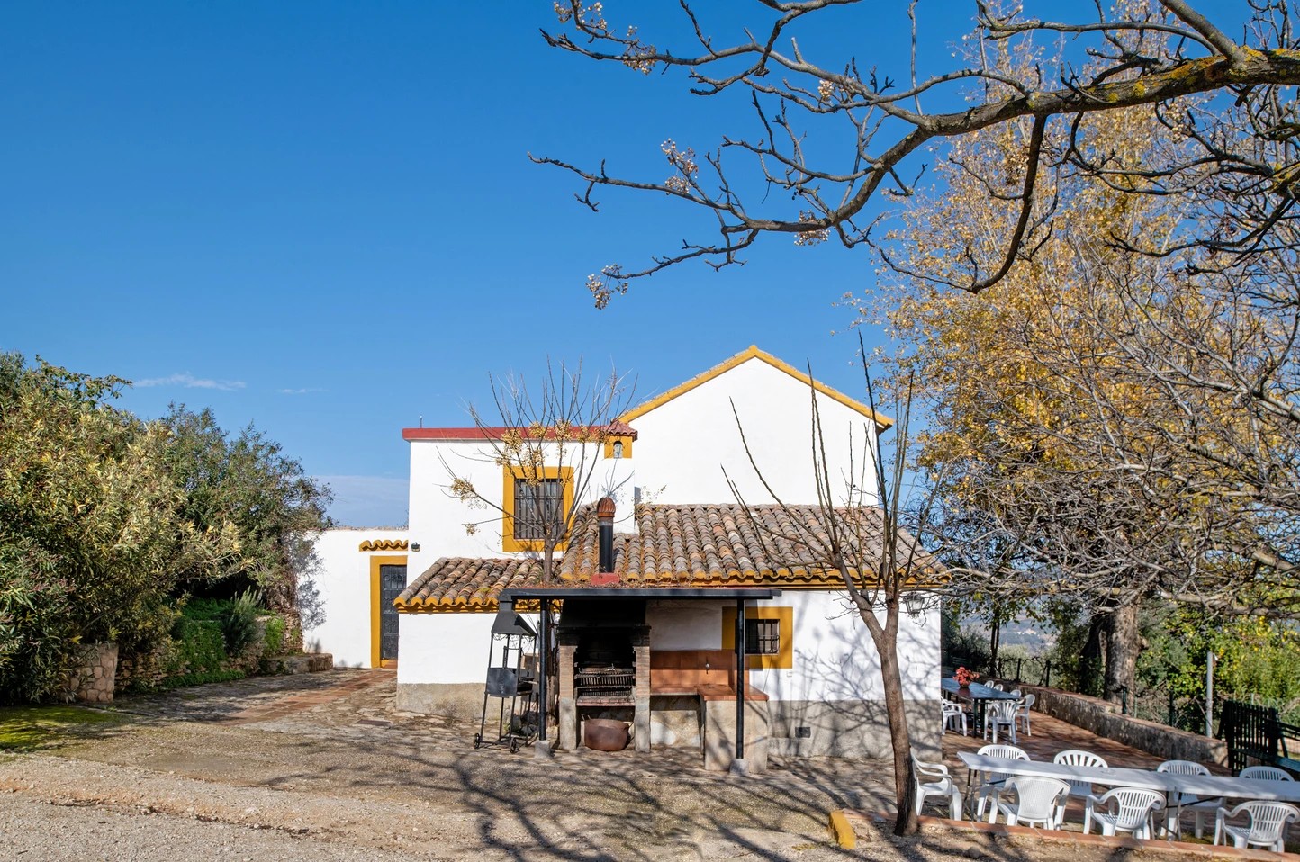 Fachada del cortijo de Casa Rural Fuente Dulce en Ronda