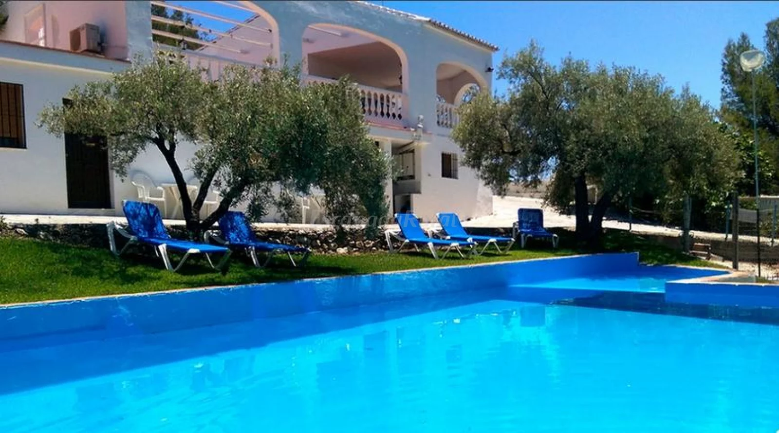Piscina del Conjunto Rural Las Rosas