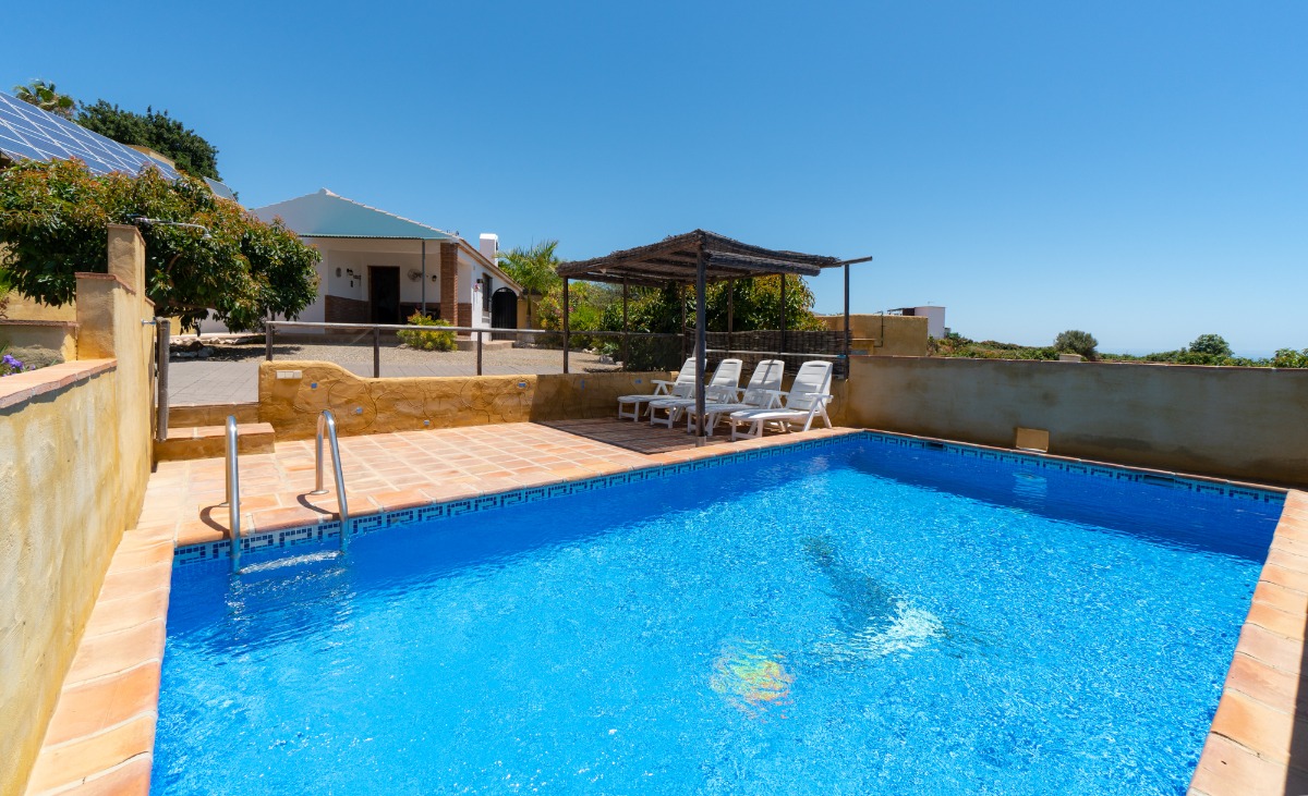 Piscina y casa Los Aperos 2