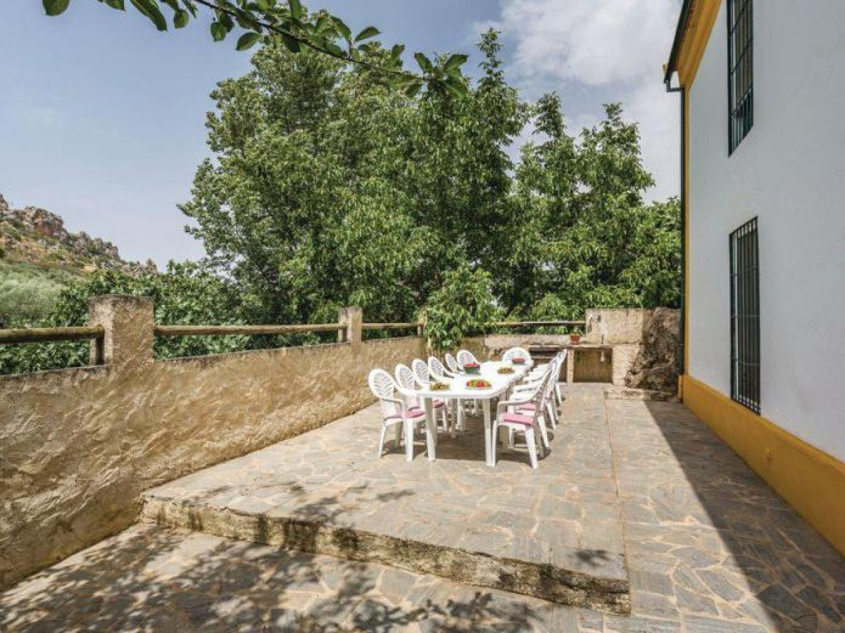Terraza exterior de Paraje El Saltadero