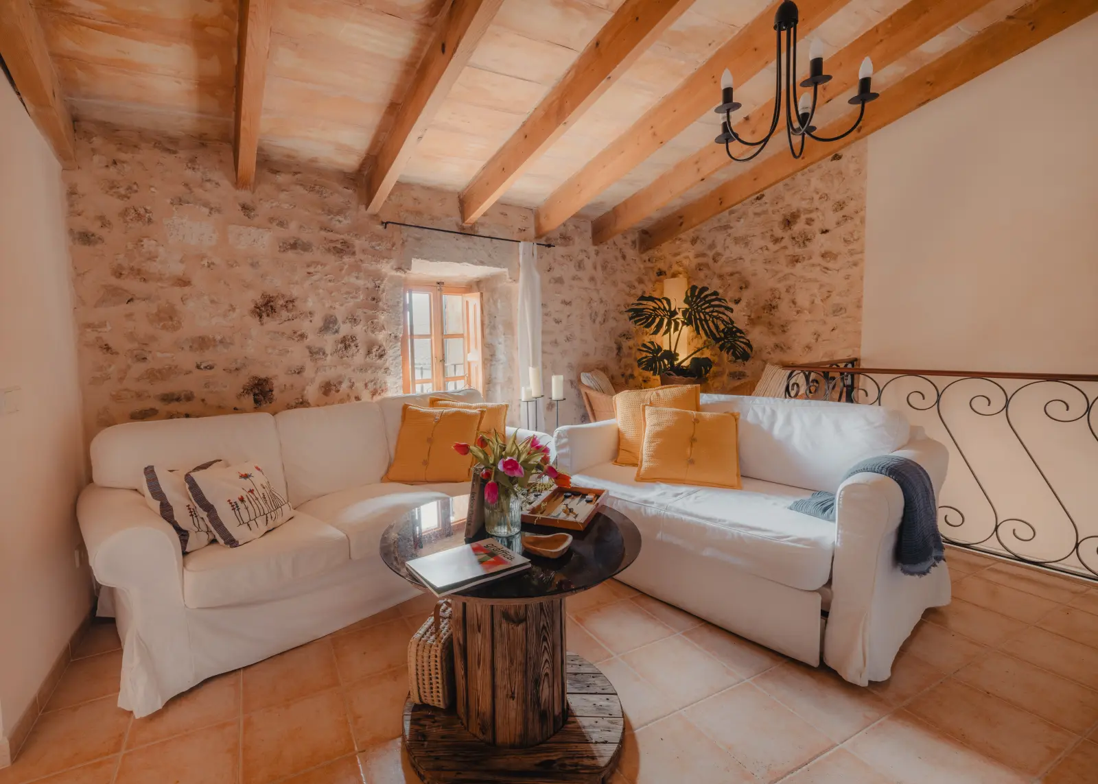 Sala de estar abovedada de Can Bagot