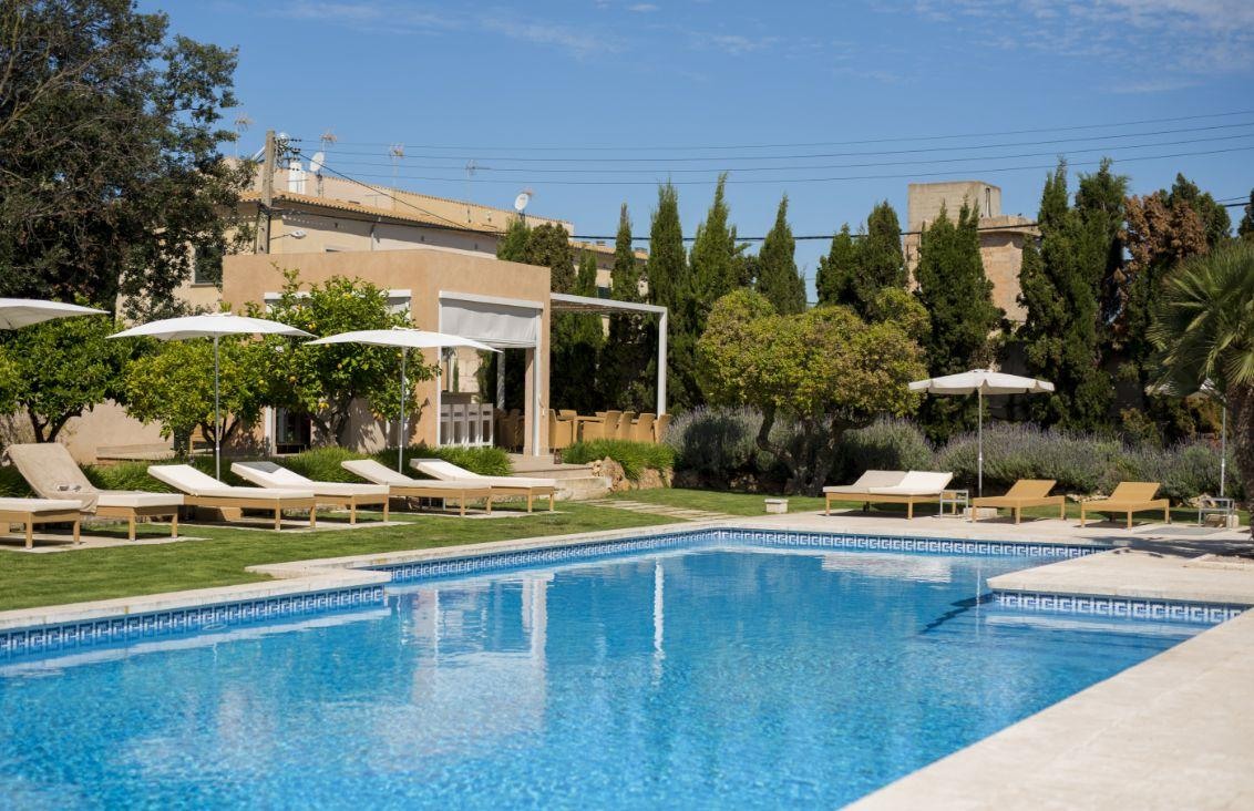 Piscina exterior del hotel