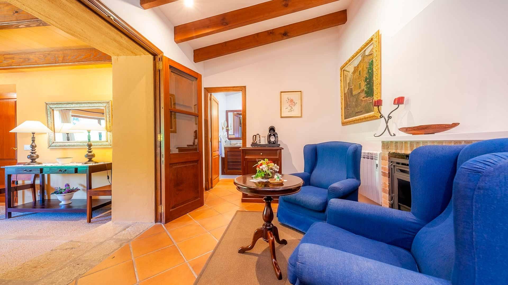 Salón de una suite de Ca’s Curial