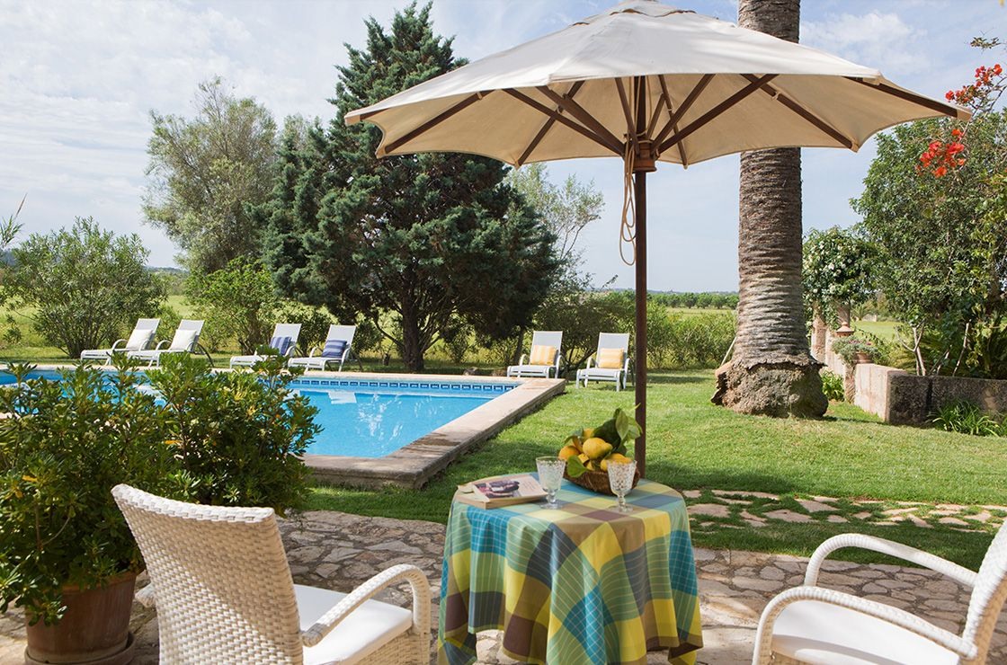Terraza del apartamento Sa Vaquera y piscina