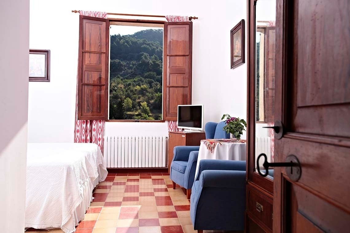 Dormitorio con vistas a la montaña