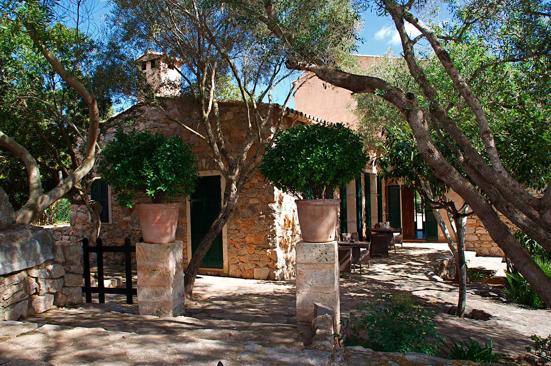Patio ajardinado de El Encinar