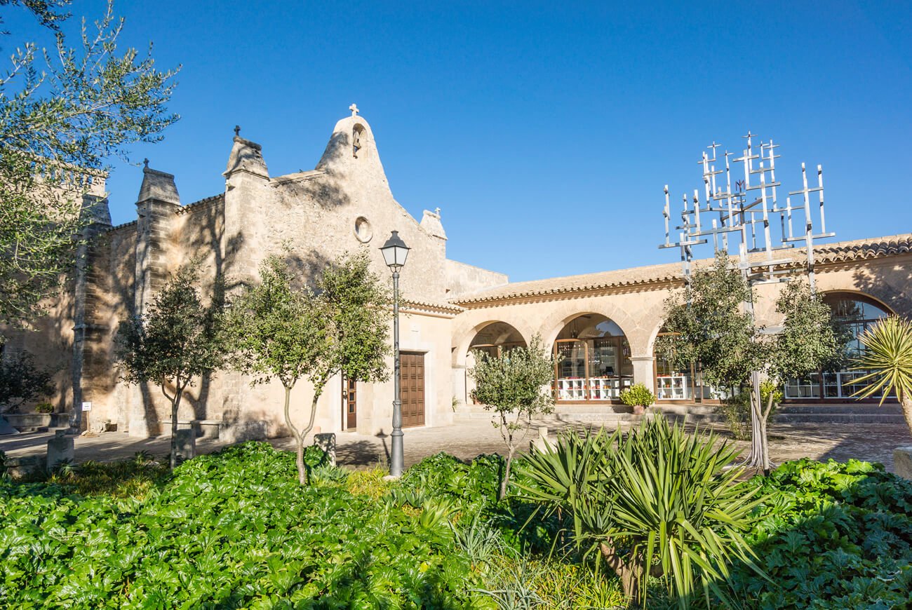 Fachada de la hospedería