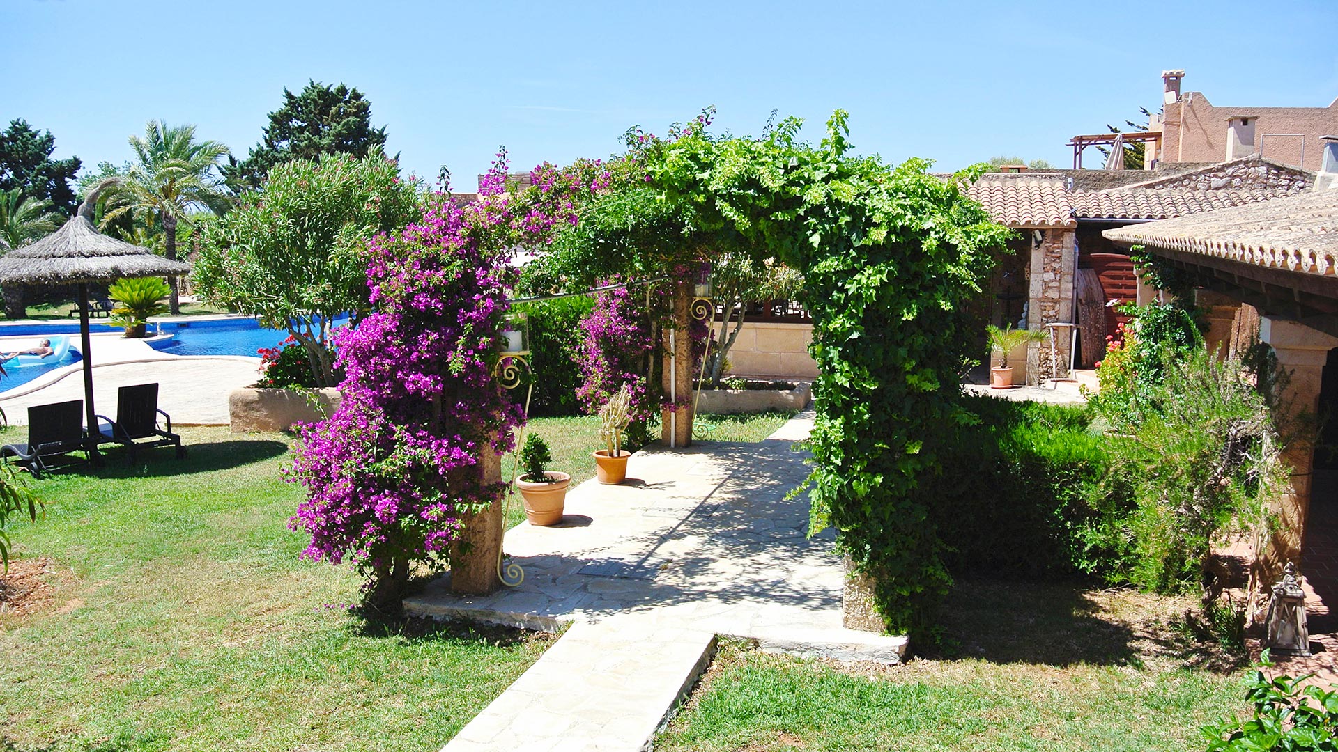 Jardines y piscina de Sa Tanca