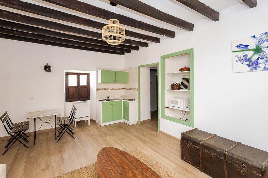 Cocina y comedor del apartamento de Son Burguet