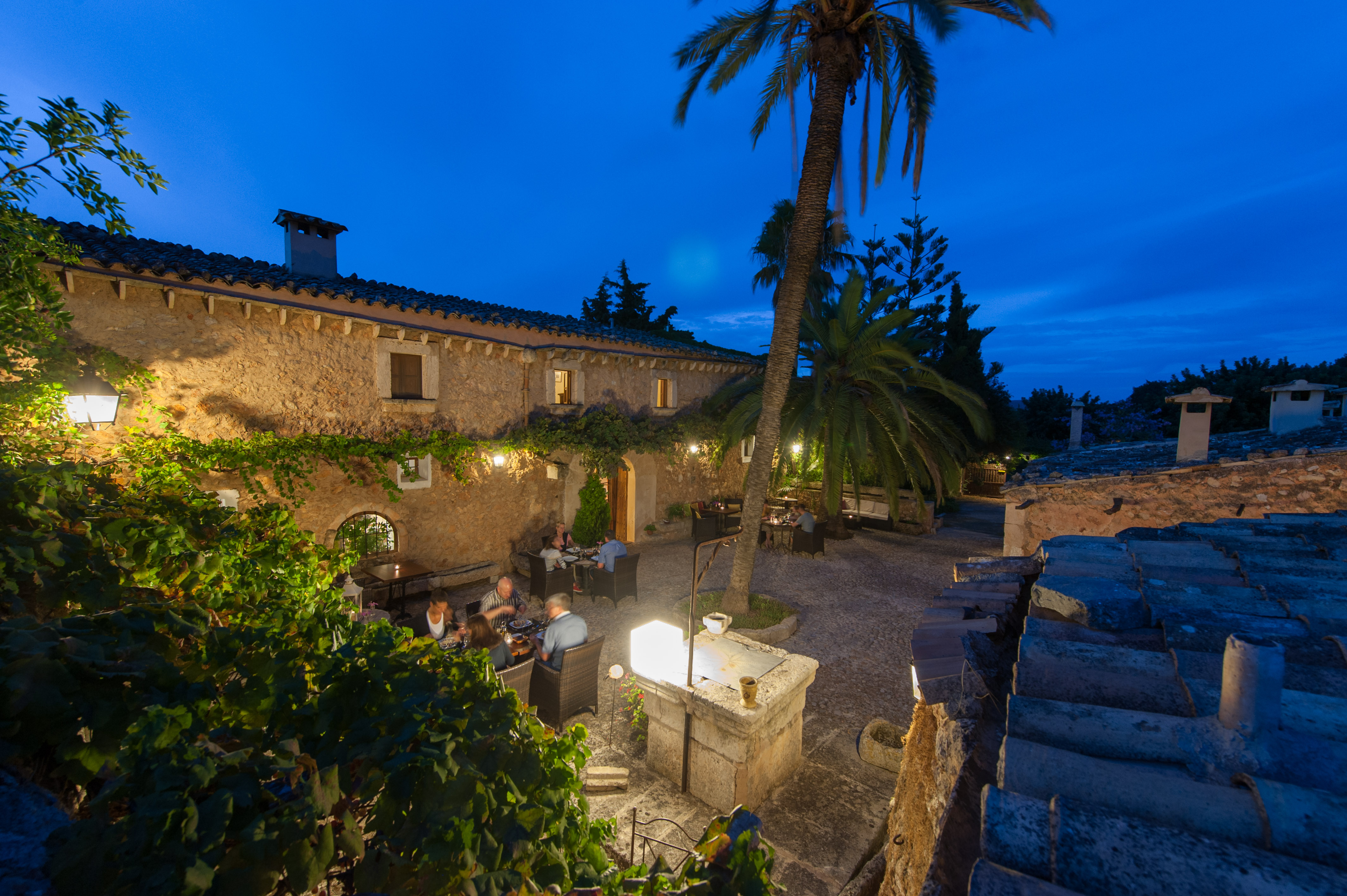 Patio de Son Pons al atardecer