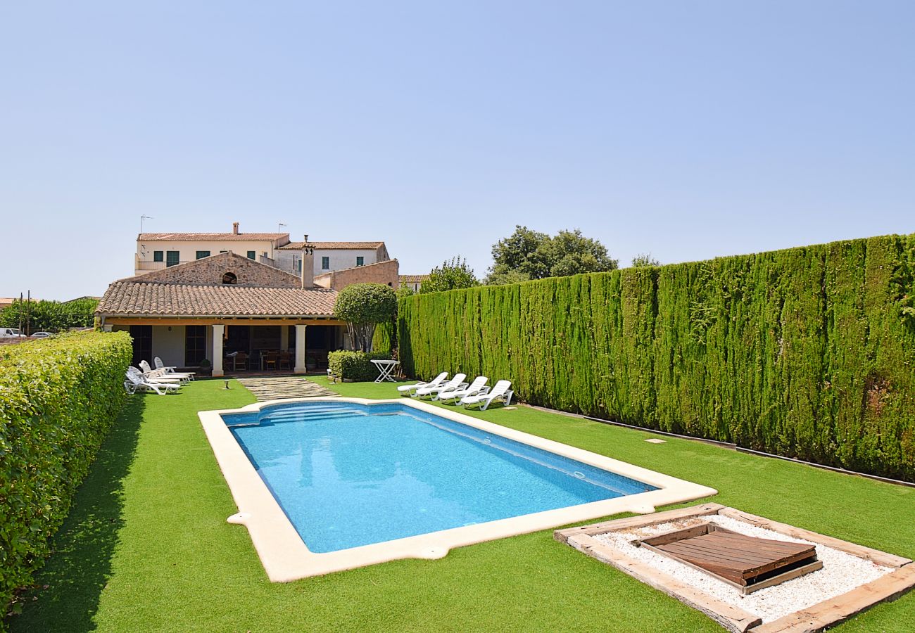 Piscina y casa de Tofollubí