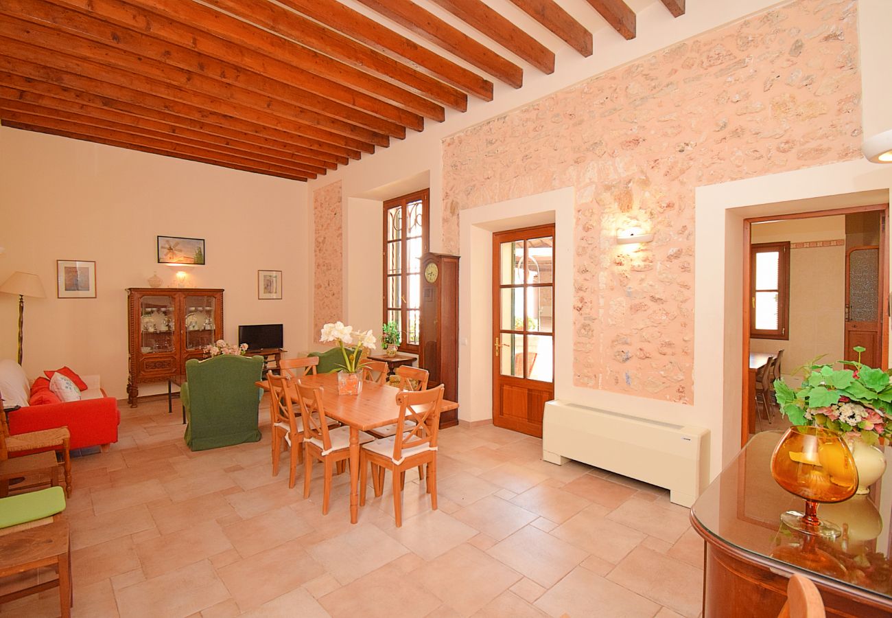 Salón de la villa Tofollubí
