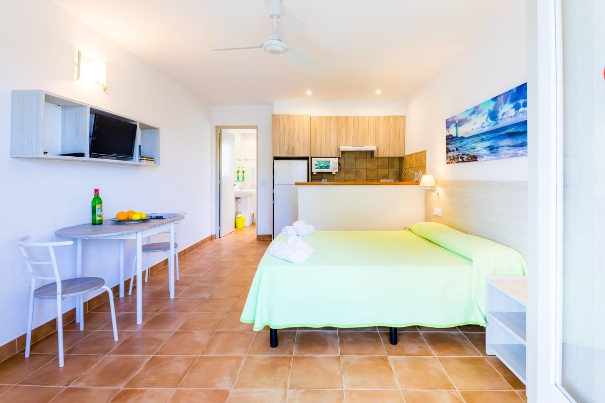 Interior del estudio de Arenal Playa