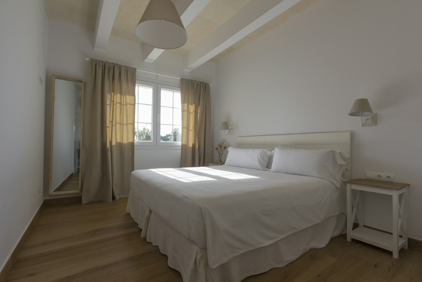 Habitación luminosa de la finca
