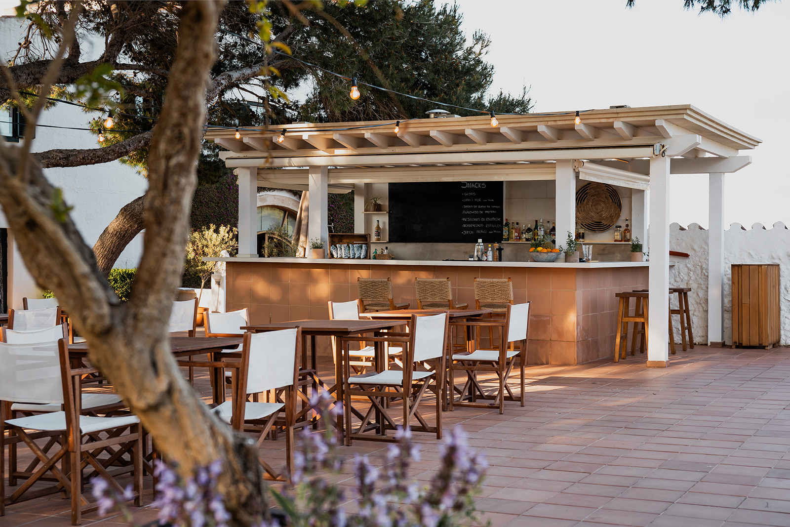Bar junto a la piscina