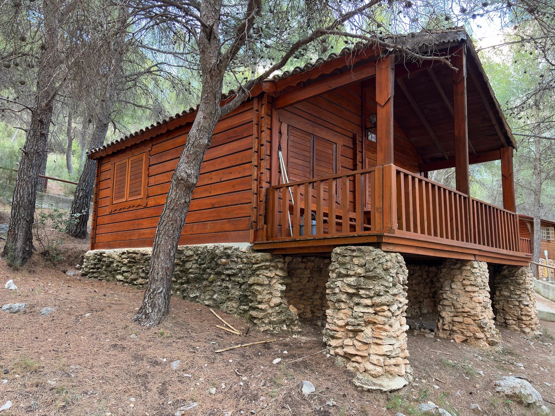 Exterior de una cabaña de madera