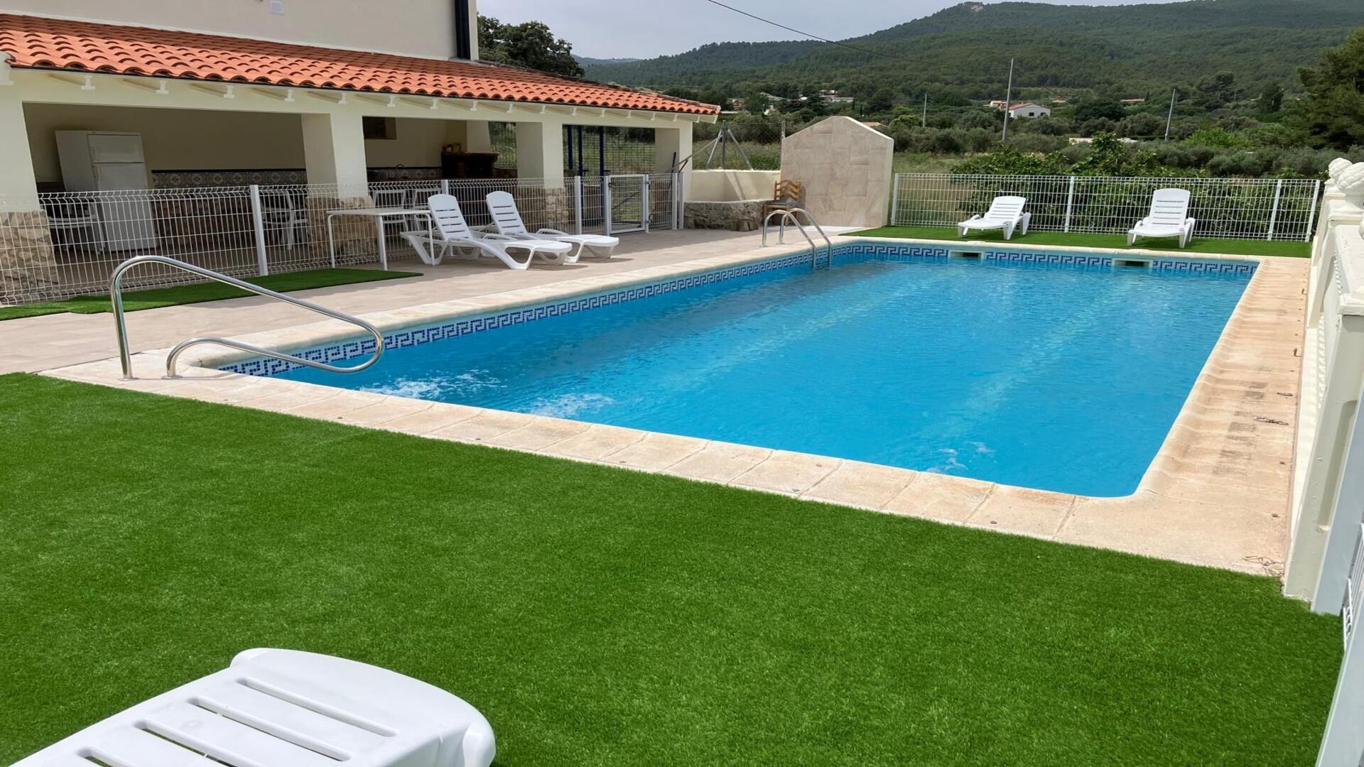 Piscina y jardín de Los Cuatro Vientos