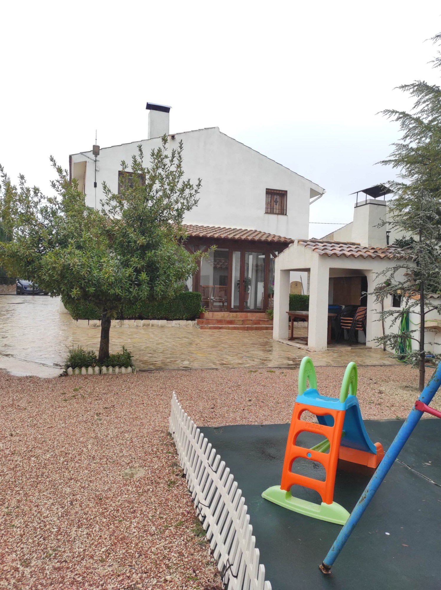 Casa y zona exterior