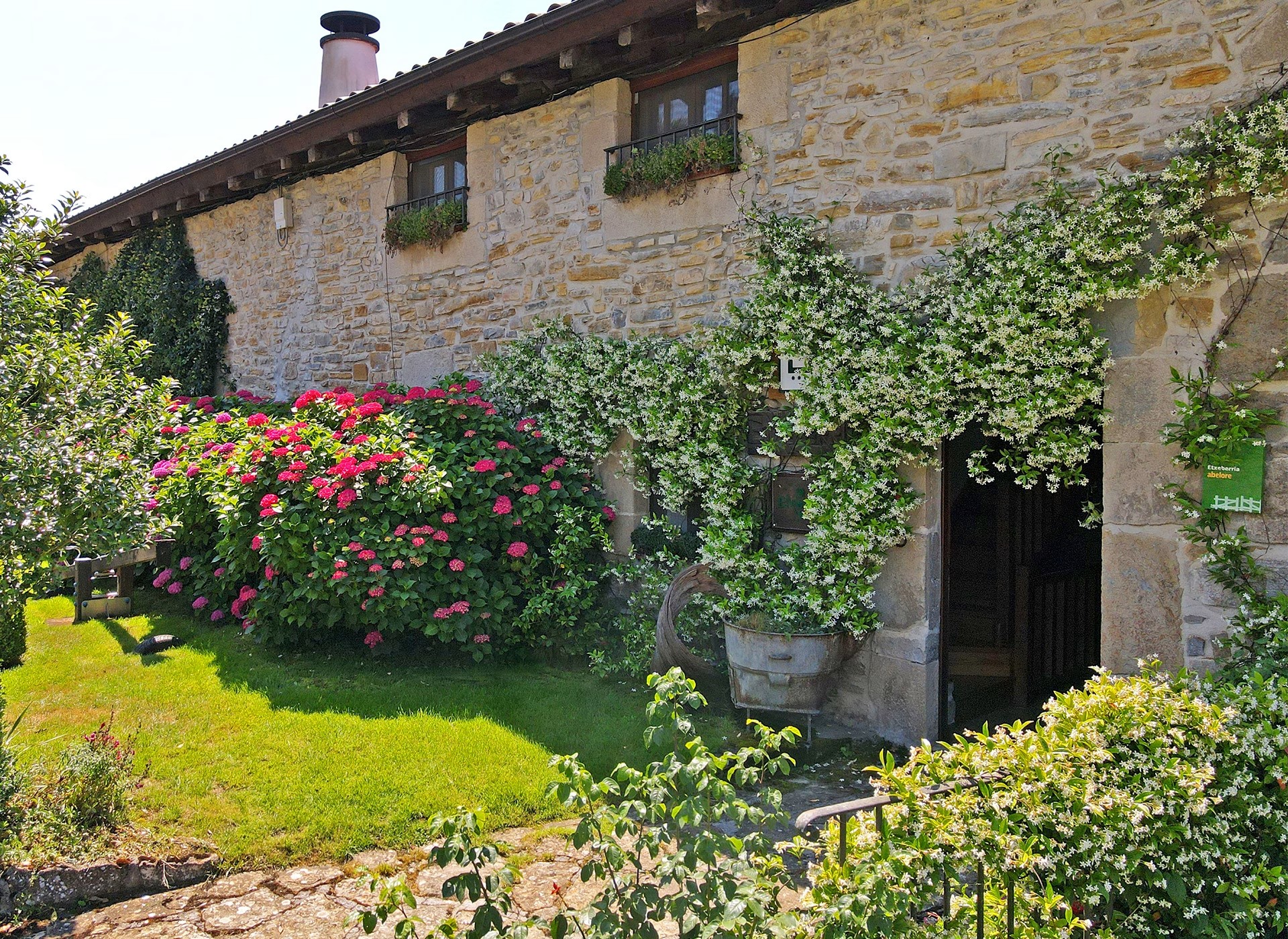 Fachada de Casa Rural Etxeberria