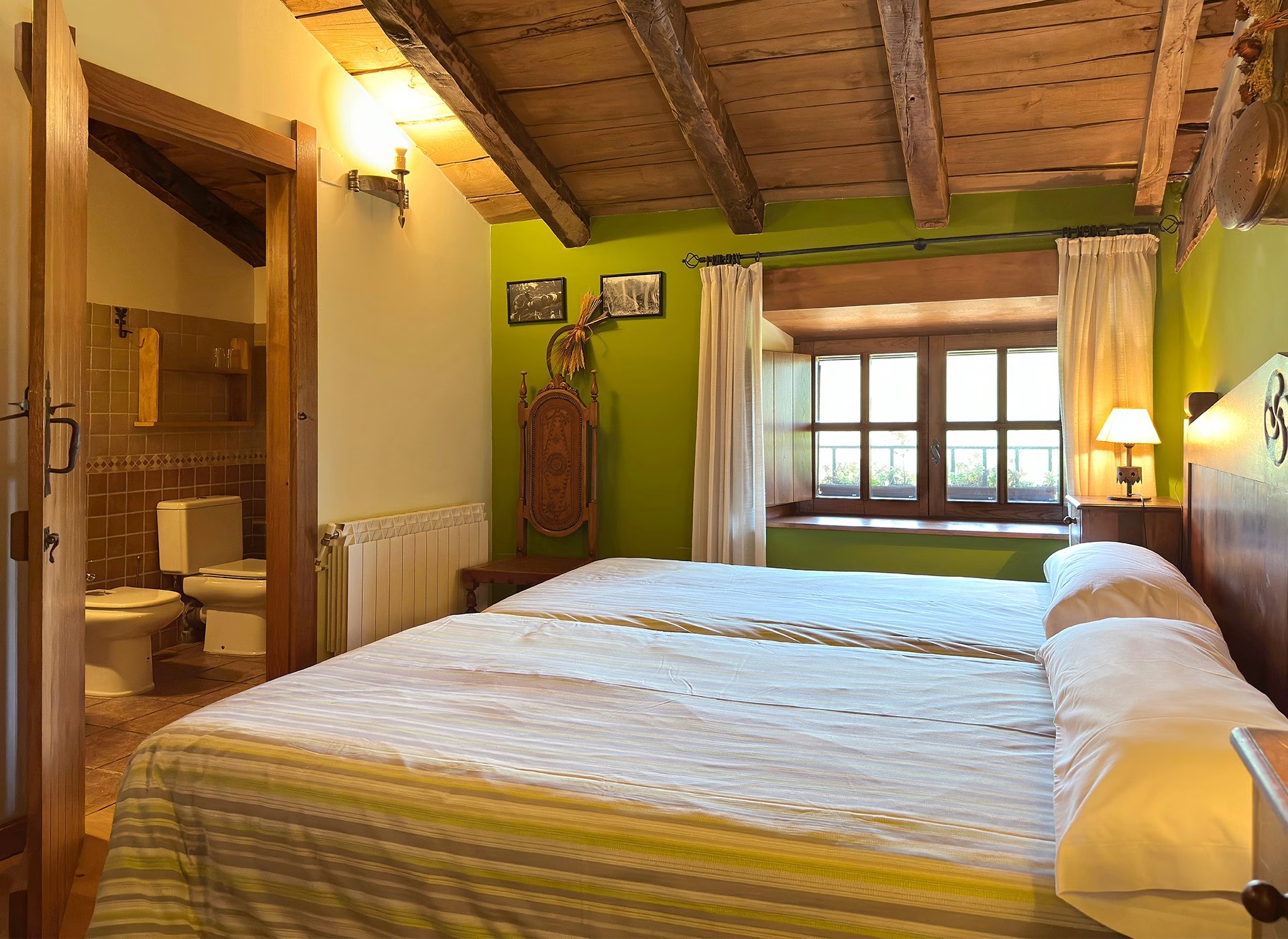 Dormitorio verde de Casa Rural Etxeberria